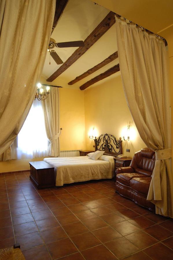 Hotel Spa Don Inigo De Aragon Лас-Куэвас-де-Каньярт Номер фото